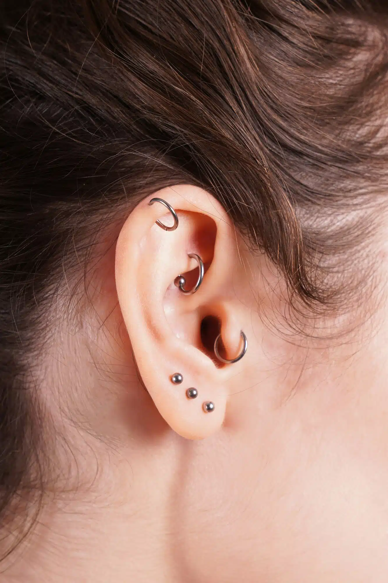 Le piercing de lobe : définition, risques et choix du bijou